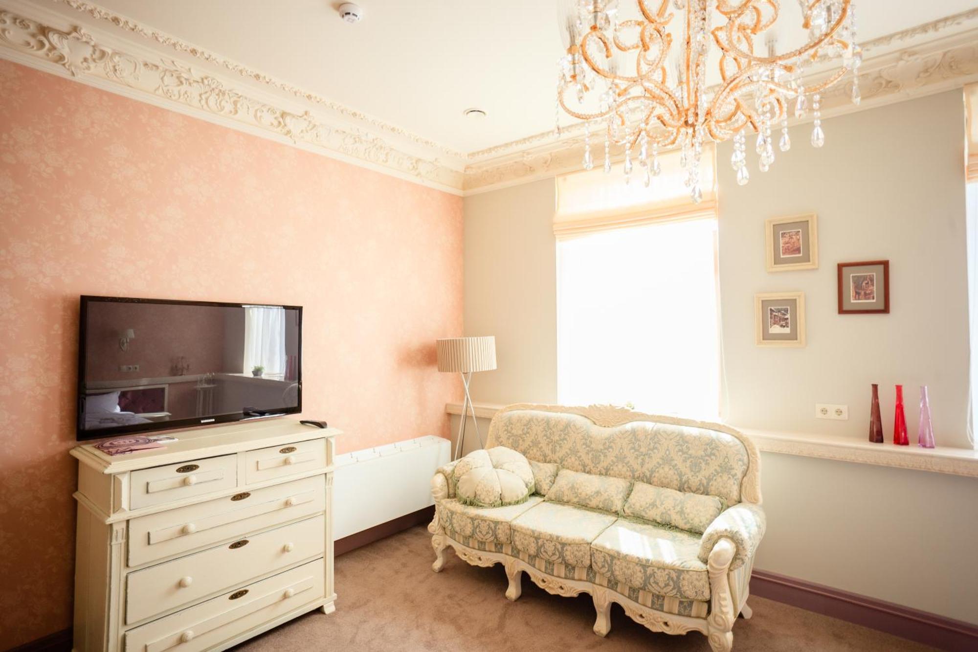 Hotel 19 Kharkiv Bagian luar foto
