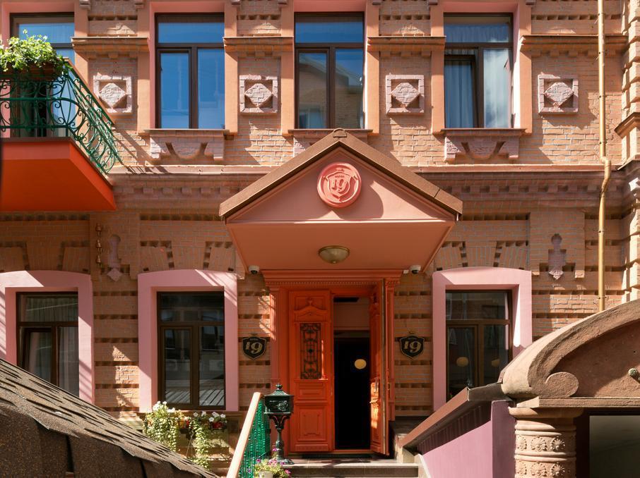 Hotel 19 Kharkiv Bagian luar foto