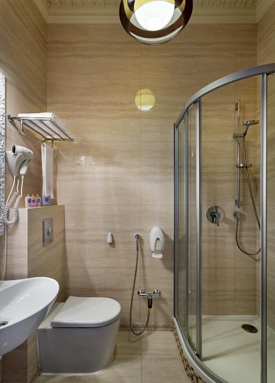 Hotel 19 Kharkiv Bagian luar foto