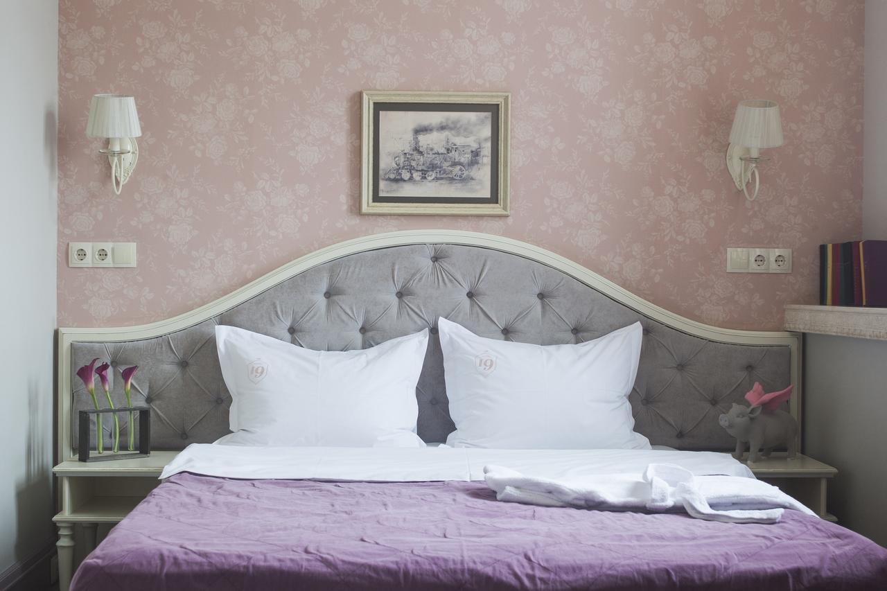 Hotel 19 Kharkiv Bagian luar foto