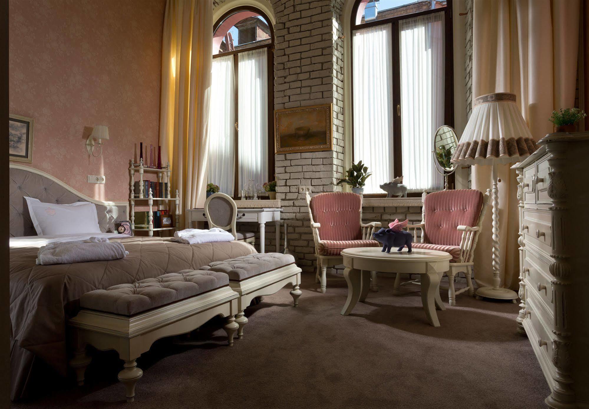 Hotel 19 Kharkiv Bagian luar foto